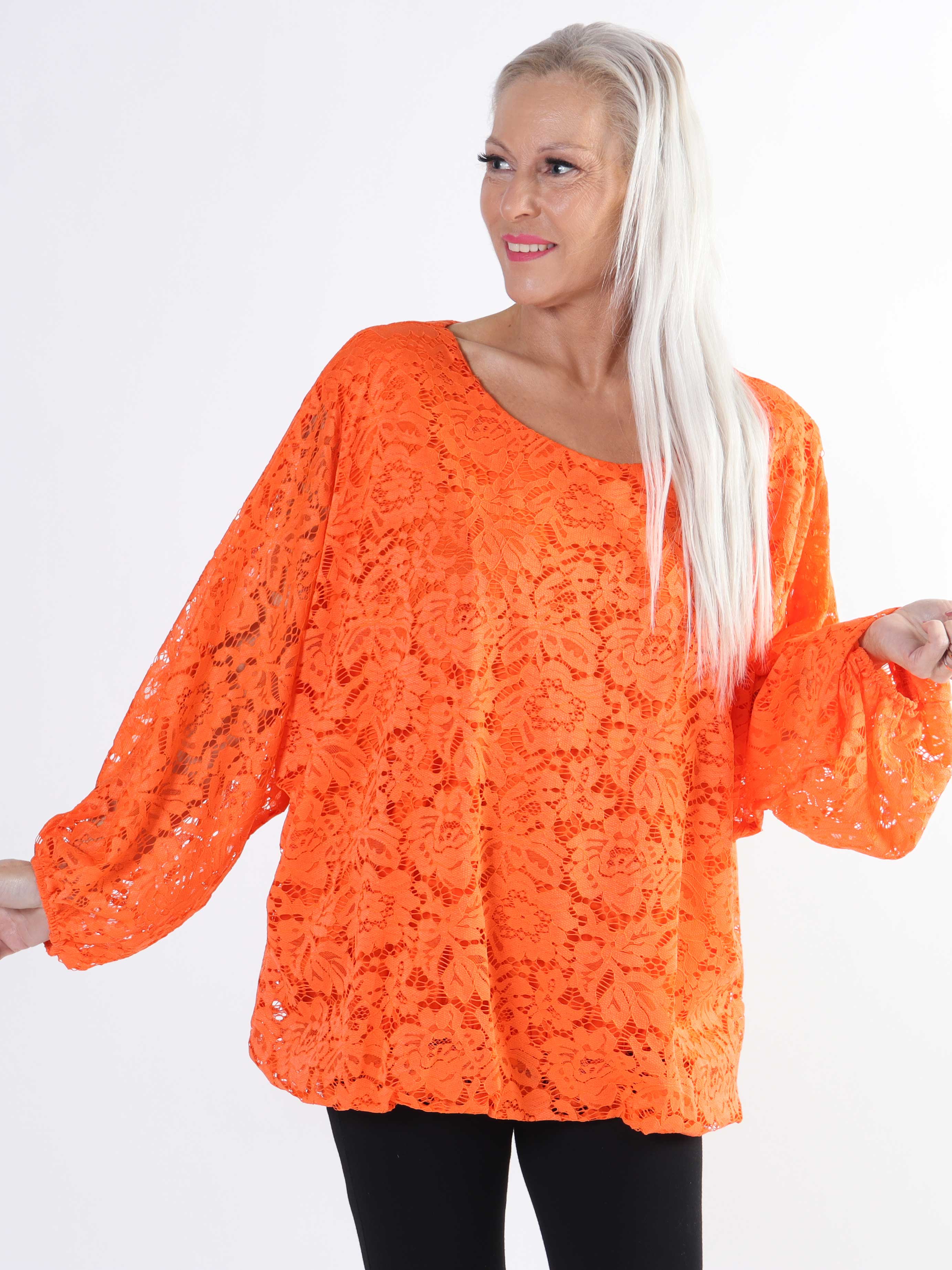 Destiny Lace - Plus size bluse i blonde med flagermusærmer